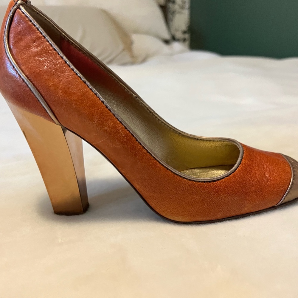Vintage D&G leather pumps